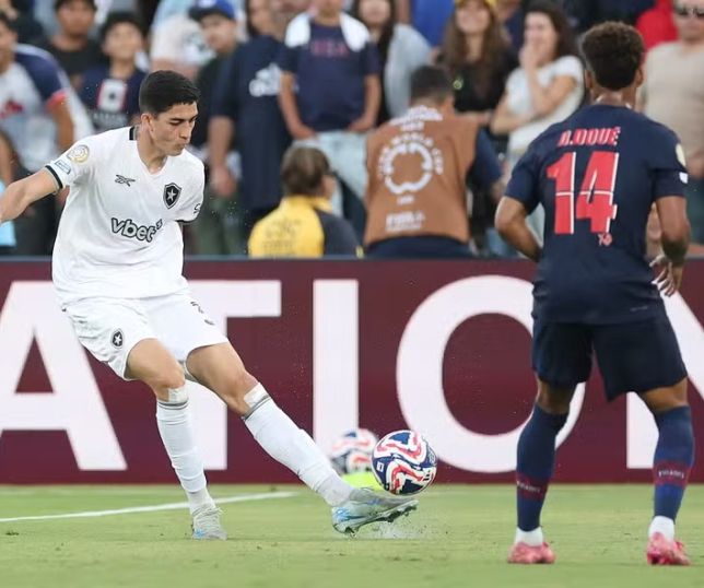 Flamengo demonstra interesse na contratação de Jair Cunha, zagueiro ex-Botafogo