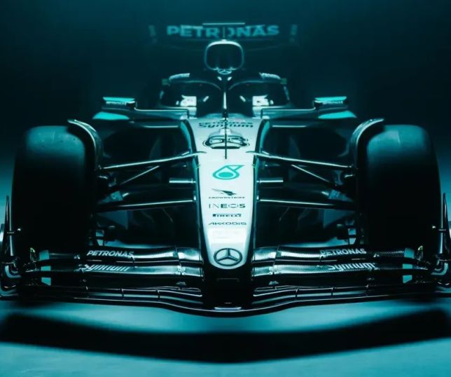F1: Mercedes e Red Bull revoltam concorrentes por suposto truque em motor