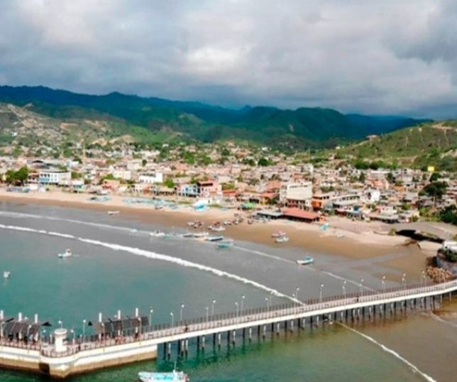 Mãe, bebê e outras 4 pessoas morrem em ataque a tiros em praia no Equador