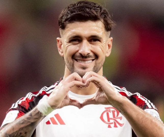 Arrascaeta supera Messi e conquista prêmio de Rei da América em 2025