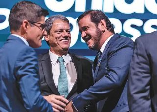 Após Flávio Bolsonaro confirmar pré-candidatura, presidente do União Brasil reclama de 'polarização em 2026'