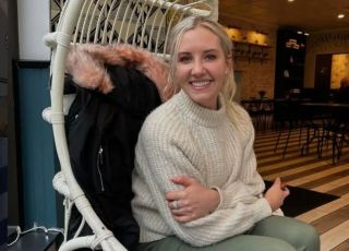 Mulher revela por que se mantém virgem aos 35 anos e rebate rótulos