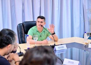 Em entrevista à 'Rede Onda Digital', David Almeida se mostra maduro, consequente e respeitoso, deixando claro que não fechou as portas para o diálogo com Omar. VEJA