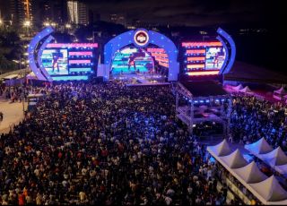 Réveillon Gospel leva mais de 50 mil pessoas à Ponta Negra e prefeito David Almeida celebra fé e religiosidade de Manaus