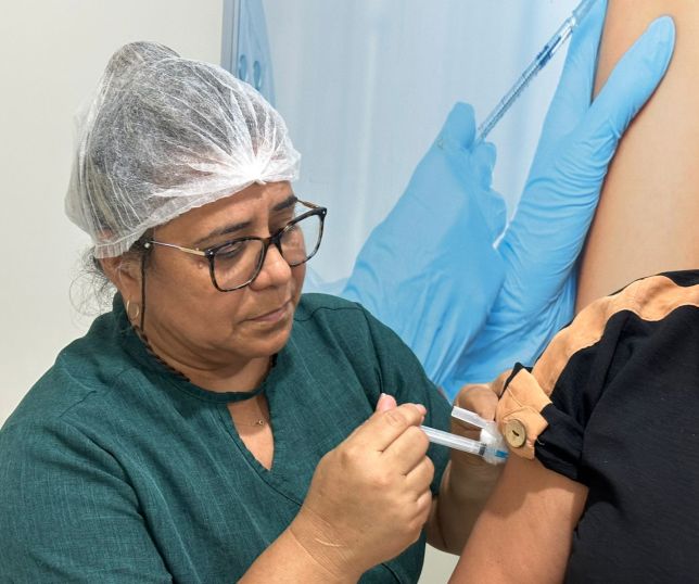 Viagem segura começa com vacina em dia, reforça FVS-RCP