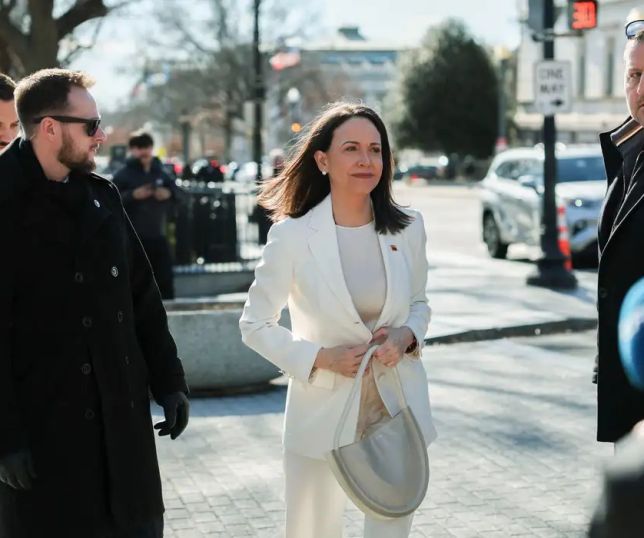 Trump recebe líder da oposição venezuelana María Corina Machado na Casa Branca após captura de Maduro