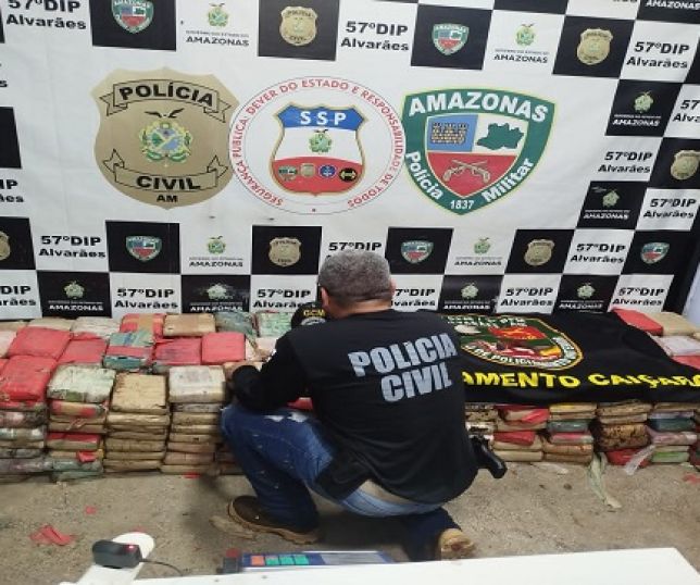 Ação conjunta de policiais civis e militares apreende meia tonelada de drogas na zona rural de Alvarães, interior do Amazonas. VEJA VÍDEOS