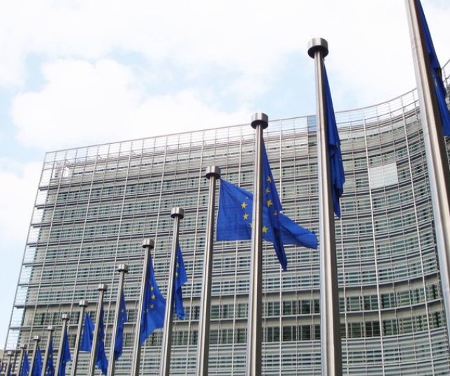 UE avalia taxar EUA em ? 93 bilhões após ameaças de Trump