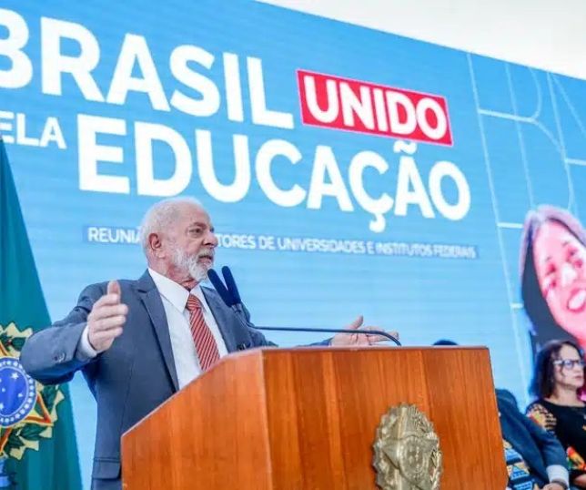 Governo Lula recompõe quase R$ 1 bilhão no orçamento de instituições federais