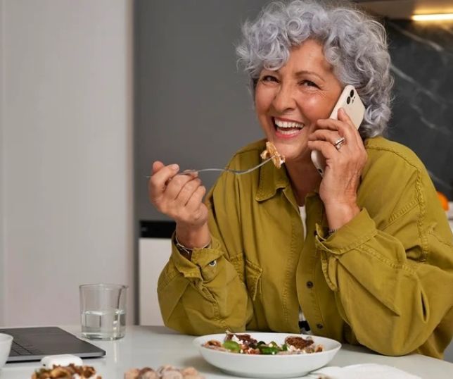 Especialistas indicam os melhores alimentos para o café da manhã após os 50