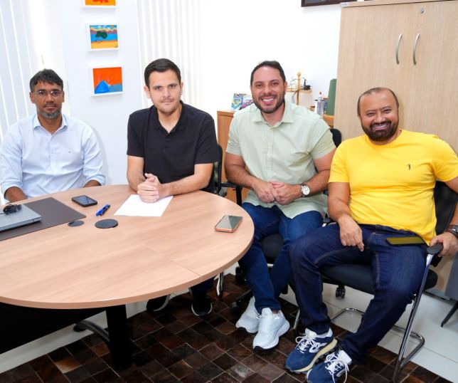 Perfeito em exercício Renato Junior libera R$ 52 milhões para pagamento de bonificação a mais de 17,7 mil professores e trabalhadores da Educação