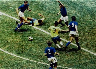 CENTROAVANTE MODERNO: mobilidade e inteligência superam o mito do camisa 9 fixo