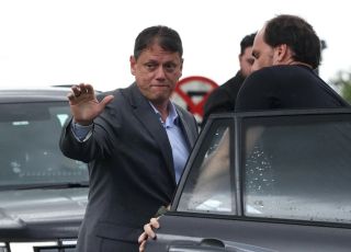 Tarcísio defende prisão domiciliar de Jair Bolsonaro após visita