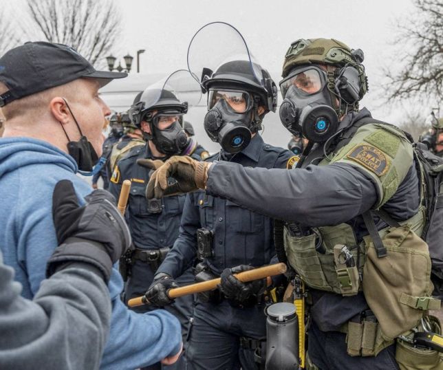 Trump manda retirar 700 agentes de imigração de Minnesota após confrontos violentos e protestos