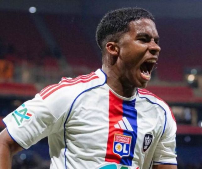 Endrick brilha, marca golaço e coloca Lyon nas quartas da Copa da França