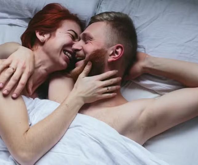 Especialista de Harvard revela a pergunta simples que pode manter a chama acesa em qualquer relacionamento