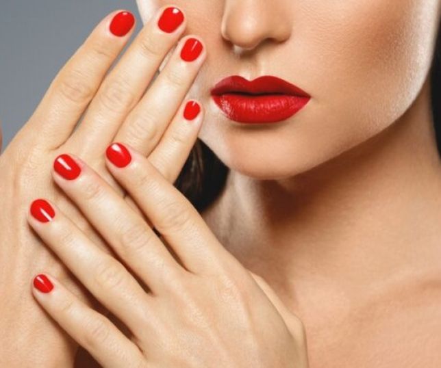 Unhas vermelhas elegantes: ideias para diferentes ocasiões