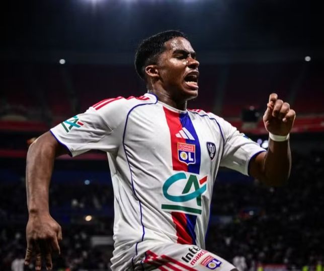 Endrick brilha no Lyon e garante vaga nas quartas da Copa da França