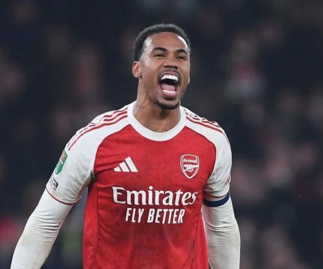 Arsenal domina o Sunderland e amplia liderança na Premier League para nove pontos