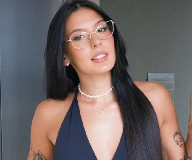 Ana Castela se revolta após ser 'extorquida' por manicure: 'Roubo'