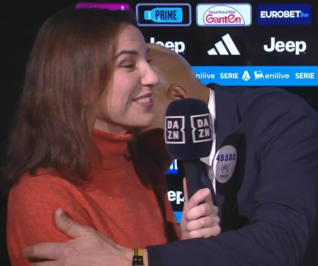 Técnico Luciano Spalletti gera polêmica ao beijar ombro de repórter após empate da Juventus