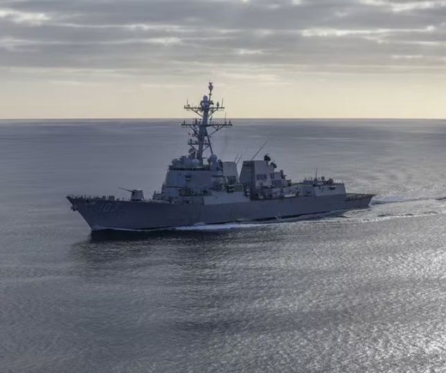 Colisão entre navios da Marinha dos EUA no Caribe deixa dois marinheiros feridos