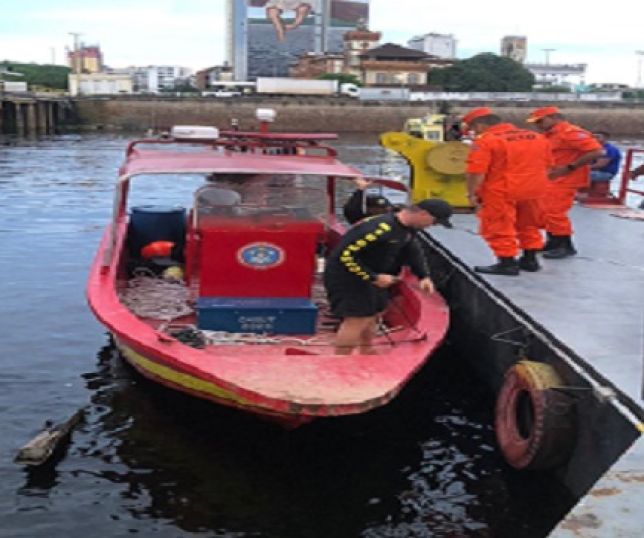 Terceiro corpo de suposta vítima do naufrágio é encontrado pelos bombeiros no final da manhã desta segunda-feira. VEJA REPORTAGEM DO 'PORTAL DO ZACARIAS'