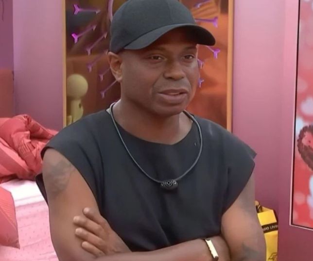 Expulso do BBB 26, Edilson Capetinha recebe convite ao vivo de Craque Neto para voltar à TV