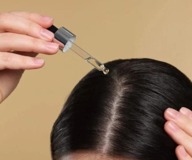 Óleos essenciais podem fortalecer os cabelos e ajudar a reduzir a queda; veja como usar