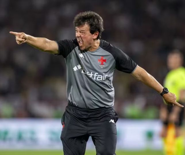 Saída de Coutinho expõe crise no Vasco, mas diretoria banca Fernando Diniz