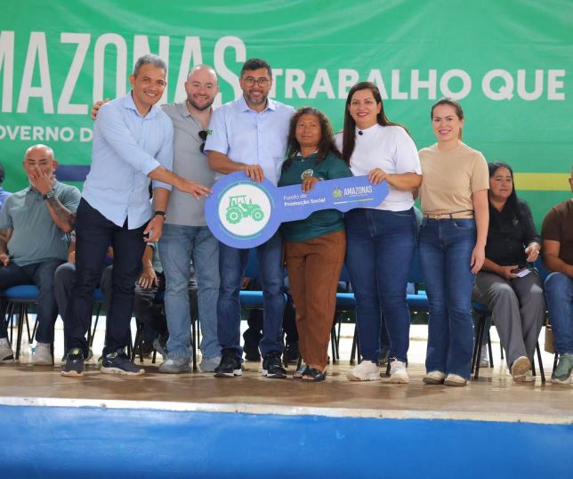 Governador Wilson Lima amplia ações sociais, inaugura fábrica de gelo e fortalece setor primário no Careiro Castanho