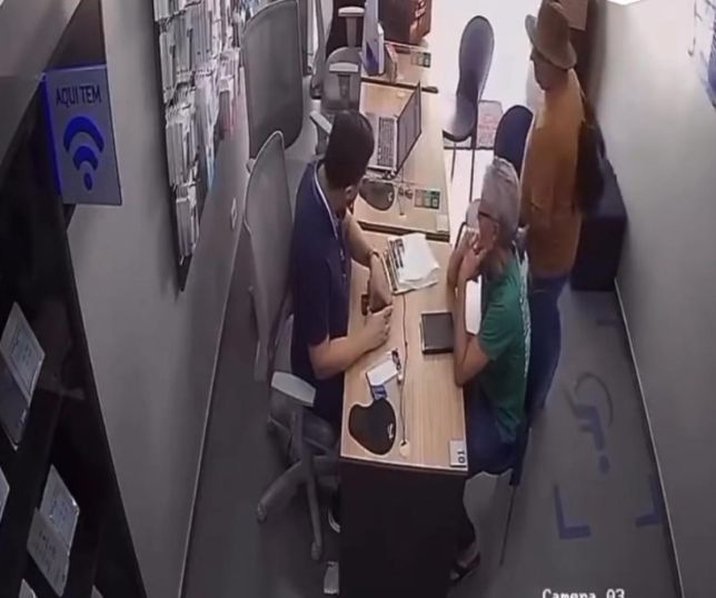 Idoso é preso após esfaquear revendedor de telefonia em Pernambuco. VEJA VÍDEO