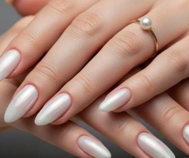 Unhas minimalistas: 5 cores de esmalte para um visual sofisticado sem exageros