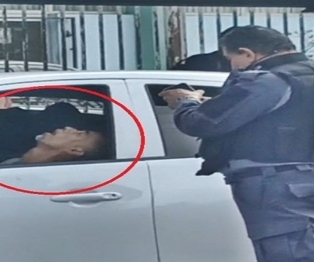 IMAGENS FORTES! Homem morre dentro de carro após ser atingido com facada no bairro Educandos, Zona Sul de Manaus. VEJA VÍDEOS E REPORTAGEM DO 'PORTAL DO ZACARIAS' AO VIVO