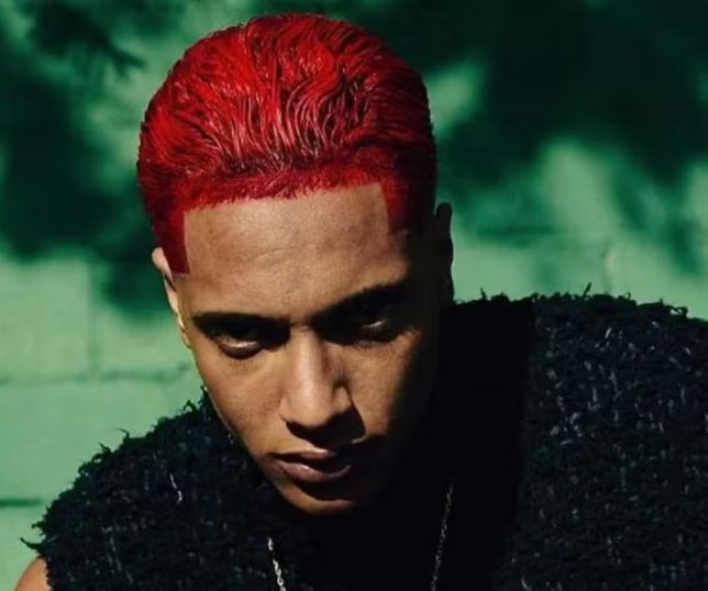 Defesa de Oruam apresenta laudo que aponta transtornos psíquicos enquanto rapper continua foragido e audiência é adiada