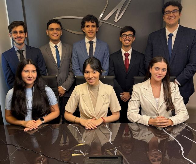 Equipe da UEA conquista título internacional em competição de arbitragem comercial