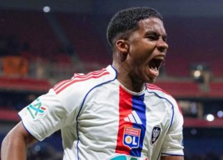 Endrick brilha, marca golaço e coloca Lyon nas quartas da Copa da França