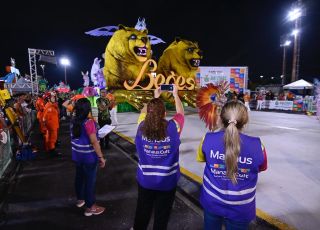 Prefeitura de Manaus acompanha segunda noite de desfiles e reforça investimentos no Carnaval e ações de proteção ao público
