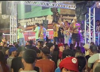 Tradicional bloco do Bocal Queimado reúne foliões no bairro Armando Mendes, Zona Leste de Manaus. VEJA REPORTAGEM DO 'PORTAL DO ZACARIAS' AO VIVO