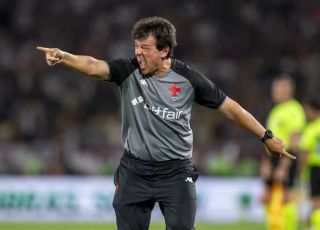 Saída de Coutinho expõe crise no Vasco, mas diretoria banca Fernando Diniz
