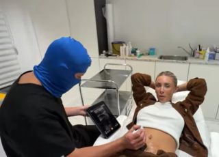 Influencer diz estar grávida após transar com 400 homens em um dia