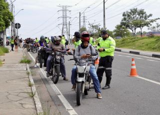 Prefeitura retira 25 motocicletas irregulares das ruas de Manaus durante operação Cavalo de Aço