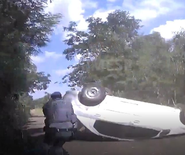 Homem é preso após sequestrar filha de 2 anos, ameaçar incendiar carro e capotar durante fuga. VEJA VÍDEO