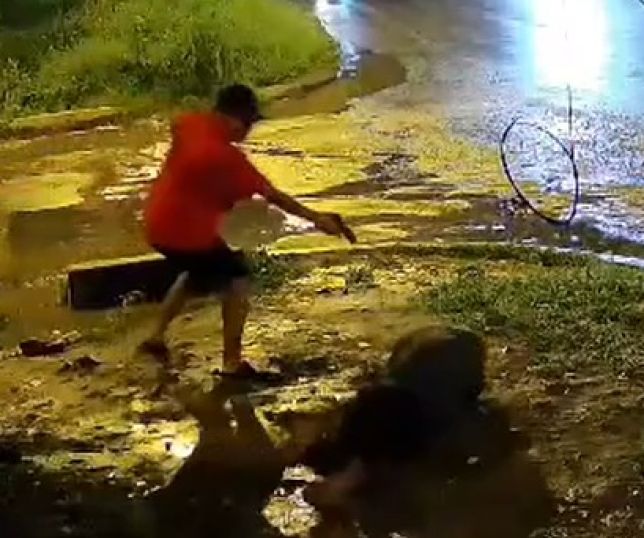 Homem conhecido como 'Bebito Fiu Fiu' é executado a tiros por dupla em motocicleta no Equador. VEJA VÍDEO
