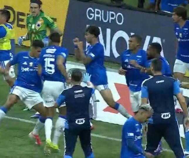 Confusão e pancadaria marcam final do Campeonato Mineiro entre Atlético e Cruzeiro