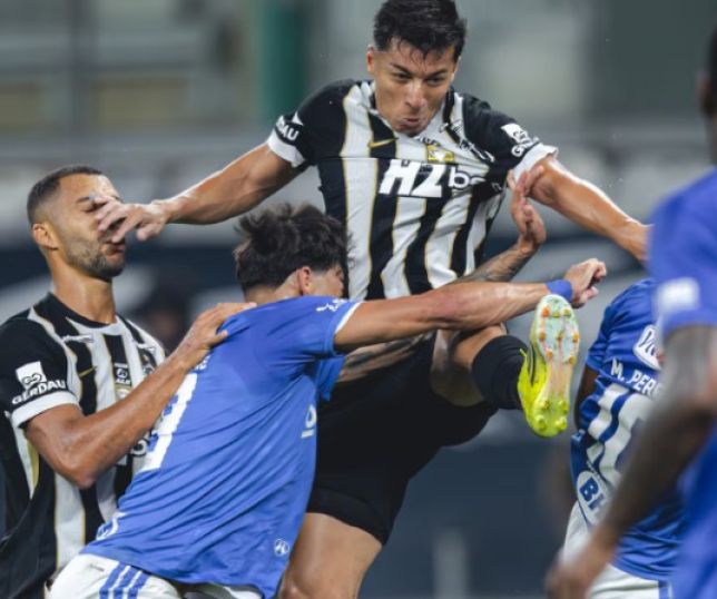 Final do Mineiro termina em pancadaria entre Cruzeiro e Atlético-MG e registra 23 expulsões no Mineirão