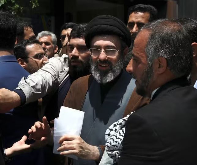 Filho de Aiatolá morto em bombardeio assume poder no Irã e desafia Estados Unidos da América e israel em meio à guerra