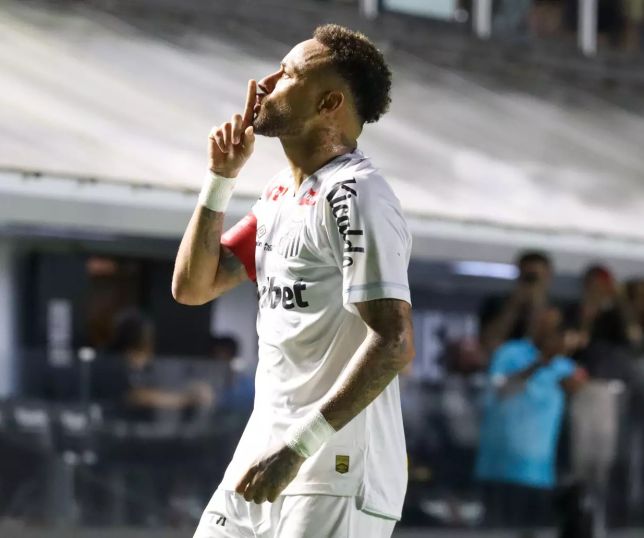 Neymar desfalca Santos em jogo que seria observado de perto por Ancelotti 