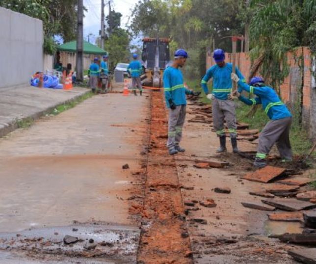 Gestão David Almeida leva água encanada pela primeira vez à comunidade Cristo Rei após 35 anos de espera