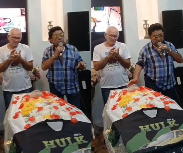 CENA IMPRESSIONATE: cantor de brega Nunes Filho canta ao lado do caixão durante velório de homem conhecido como ''Hulk'' e cena emociona e vídeo viraliza. VEJA AS IMAGENS